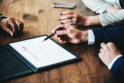 Personal injury lawyer in Utah discussing case with an injured client